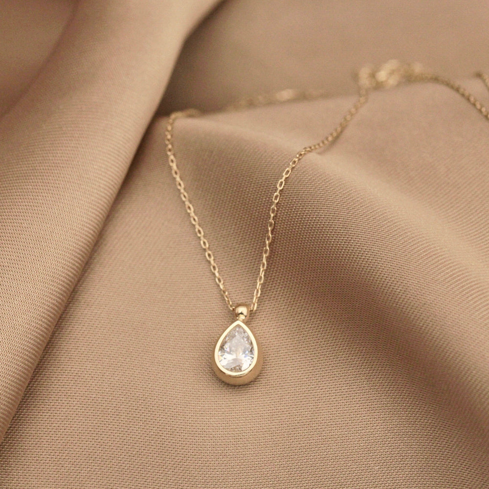 925 Sterling Silver Rolled Teardrop Necklace