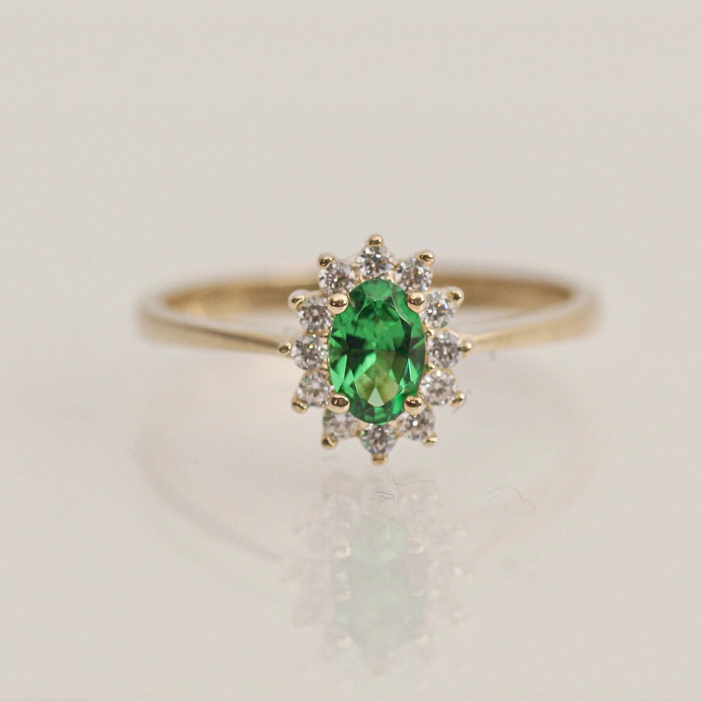 925 Sterling Silver Oval Entourage Green Ring